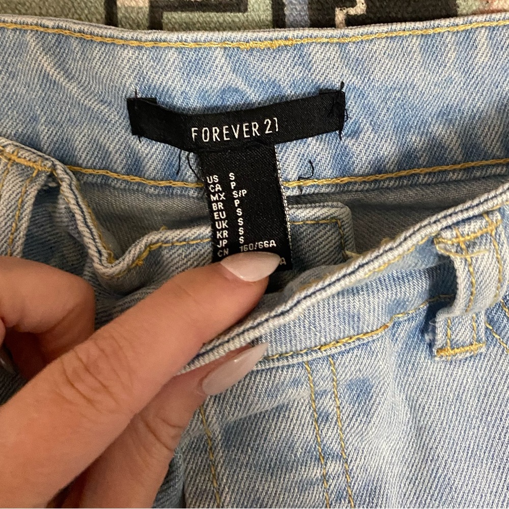 Jean Shorts Forever 21 Small - Picture 2 of 3